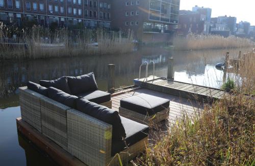 Amsterdam East Bed & Breakfast | The Green Tunnel