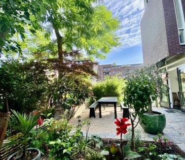Amsterdam East Bed & Breakfast | The Green Tunnel