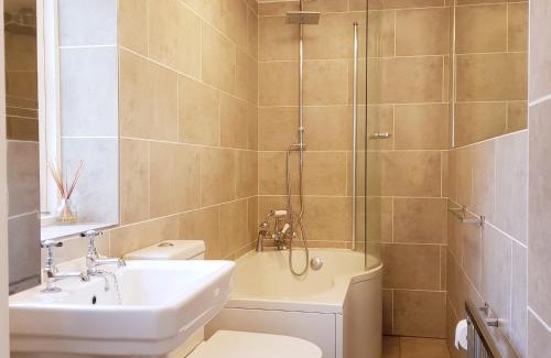 Bray on Thames Apartment | The Green Views Apartment Contractors, Families, Tourists, Business Travel