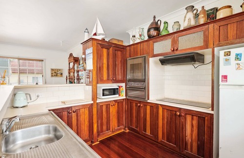 Harrington House | The Greenhouse at Harrington is a Pet Friendly home in a peaceful location