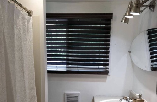 Bolsover Cottage | The Greenhouse Cottage - 2 BRS + Bunkie (Pet Friendly)!!