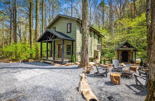 Rocky Grove House | The Greenhouse NEW - 450ft to Trailhead