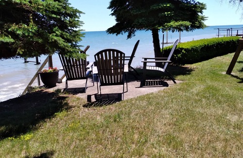 Jeddo Cottage | The Greenhouse On The Lake - Private Cottage And Beach Right On Lake Huron