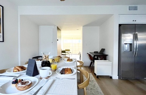 Buena Park Apartment | The Greenhouse: Stylish 4BR only 8 mins to Disney