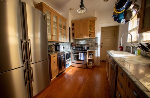 Wallingford House | THE GREENLAKE BUNGALOW - center of seattle