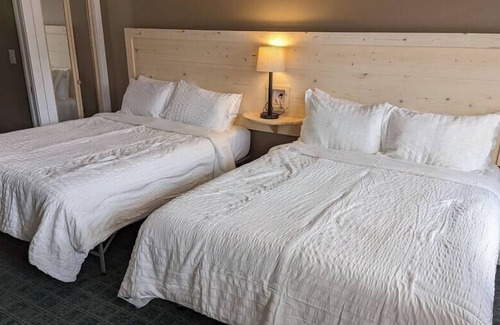 Munising House | The Greenland Motel - Room No.4