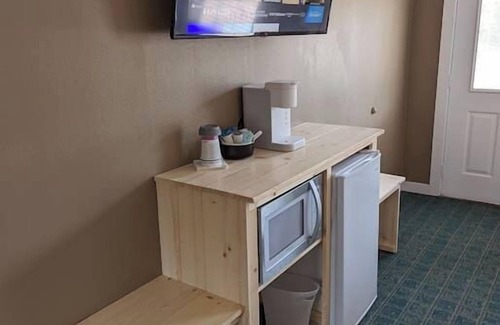Munising Hotel | The Greenland Motel - Room No.3