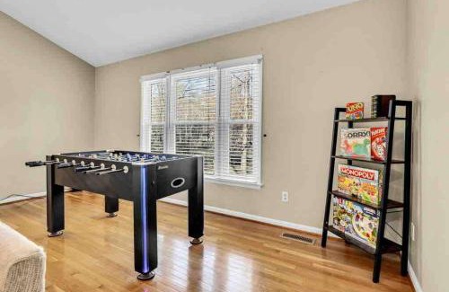 Pleasant Garden Apartment | The Greensboro Getaway, Hot Tub and Solitude