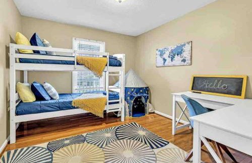 Pleasant Garden Apartment | The Greensboro Getaway, Hot Tub and Solitude