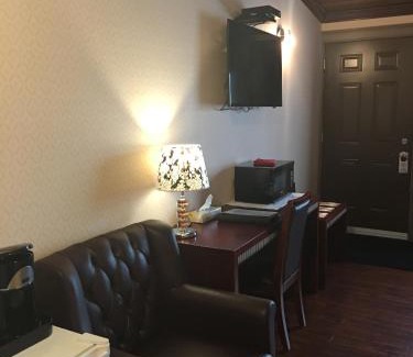 New Minas Hotel | The Greensboro Inn