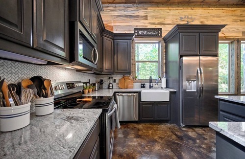 Pickens Cabin | The Grey Escape, Games, Hot Tub, Fire Pit, Pets