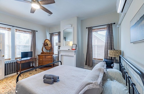 Blackstone Bed & Breakfast | The Grey Swan Inn