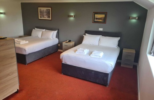 Leigh Hotel | The Greyhound Hotel