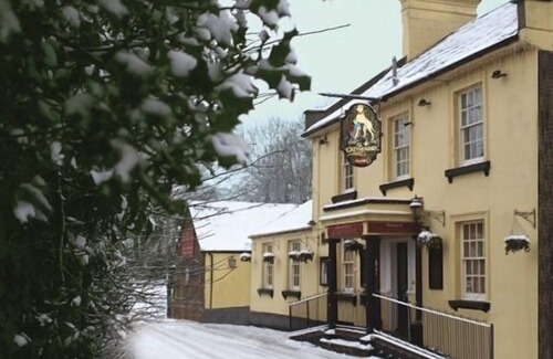 Tring House | The Greyhound Wigginton