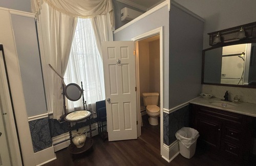 Waterloo Bed & Breakfast | The Gridley Inn B&B