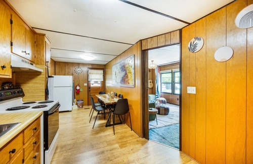 Big Island House | The Groovy Getaway close to James River - Trails