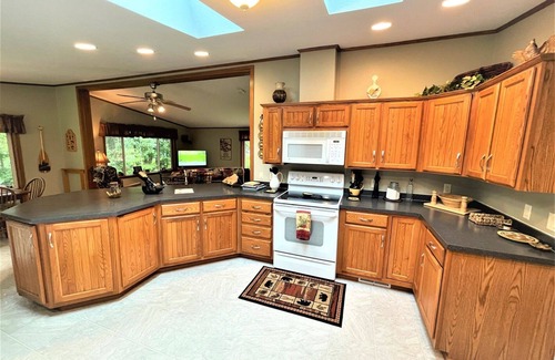 Phillips Cabin | The Grouse Haus on Soo | 3 Bed, 2 Bath