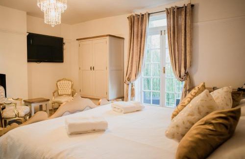 Upstreet Hotel | The Grove Ferry Inn