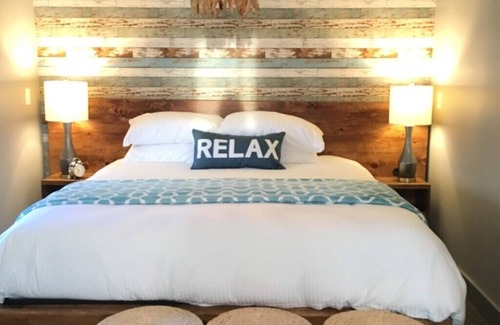 Kingsville Hotel | The Grove Hotel