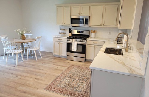 Bastrop House | The Grove Retreat - Stylish 3BR/2BA