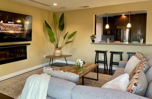 Arlington South House | The Grove Vacation Home | Jacuzzi * Fire Pit * BBQ