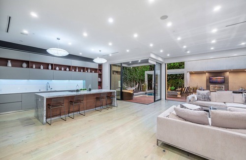 La Brea House | The Grove Villa - 5Bdr Villa!