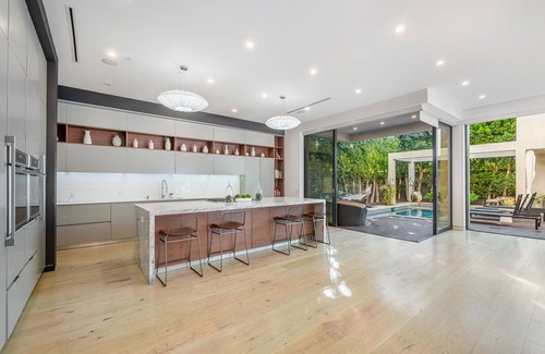 La Brea House | The Grove Villa - 5Bdr Villa!