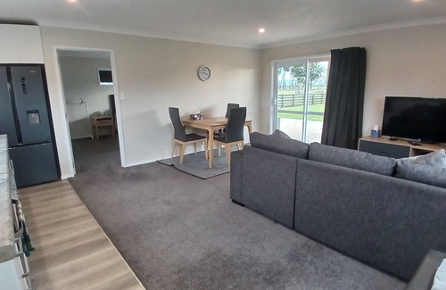 Te Teko Cottage | THE GUEST HOUSE- Awakeri area.nBoutique accommodation -affordable price.