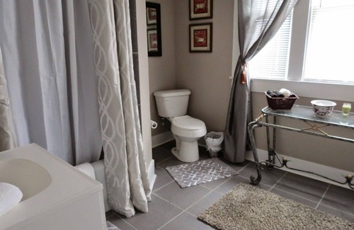 Lancaster Bed & Breakfast | The Guest House
