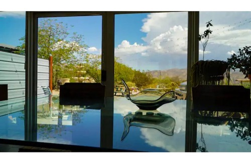 Morongo Valley House | The Guest House @ Kaleidoscope Desert 5-Acre Animal & Art Sanctuary