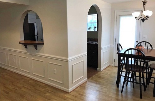 Swannanoa House | The Guesthouse-Located right between Asheville and Black Mountain
