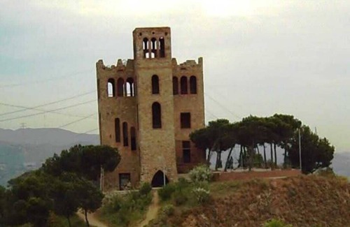 Ciutat Meridiana Apartment | The GuestHouse of Baron's Tower