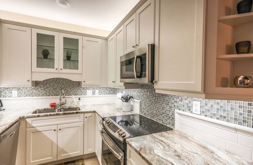 Siesta Key Condo | The Gulfstream Getaway | Pool, Gym, & Views