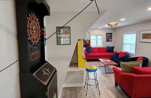 Woodbridge House | The Gumball Bungalow Est. 1886. 2BR. Free Smiles