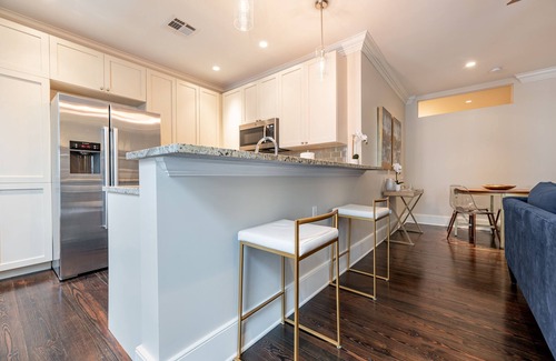 French Quarter Apartment | The Gumbo - 1B/1.1B Historic FQ Apt. - 60 Day Min. Rental