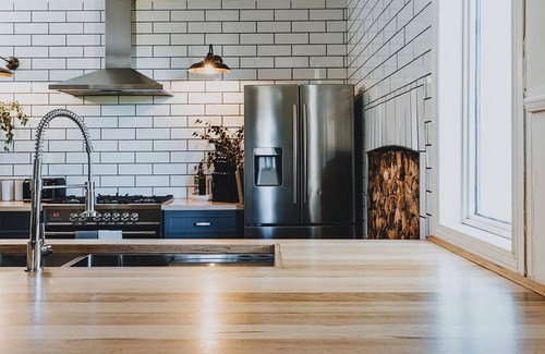 Korweinguboora House | The Gums ~ Daylesford Region ~ Sleeps 12 ~ 44 Acres