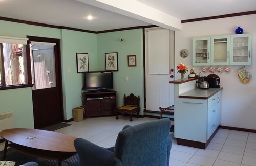 City Beach Apartment | The Gums, Garden Apartment.