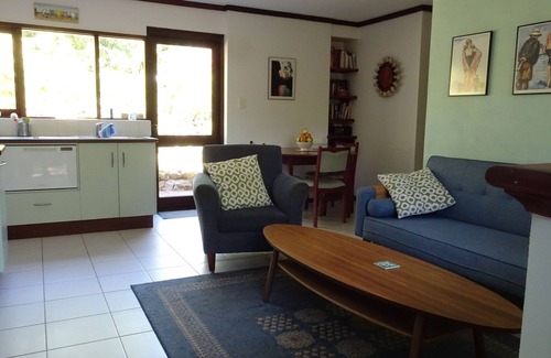 City Beach Apartment | The Gums, Garden Apartment.