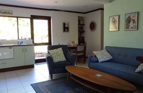 City Beach Apartment | The Gums, Garden Apartment.