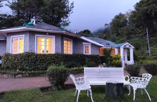 Suryanelli Villa | The Gundumalai Bungalow, Munnar : Deluxe Villa