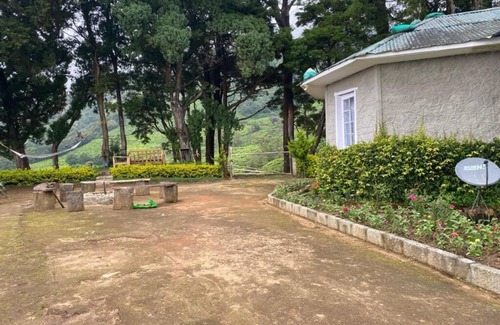 Suryanelli Villa | The Gundumalai Bungalow, Munnar : Deluxe Villa