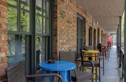 Eureka Springs Historic District Apartment | The Gypsy, Free Parking and Steps to Downtown Charm