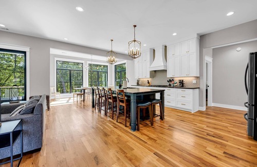 Hartwell House | The Hales Lake House w/Hot Tub!