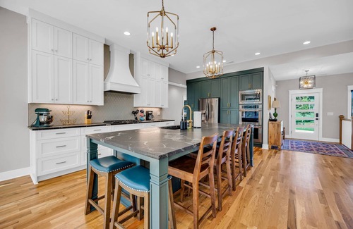 Hartwell House | The Hales Lake House w/Hot Tub!