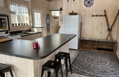 Charleston Cabin | The Hamblett at Hinton Hill