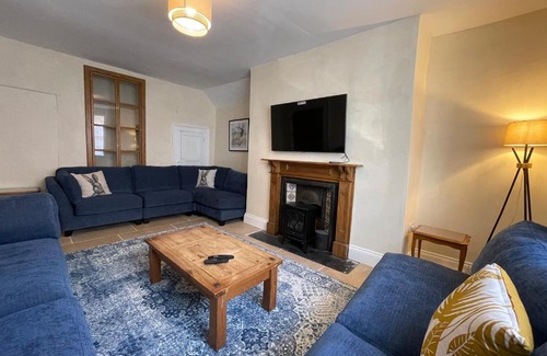 Monmouth House | The Hame