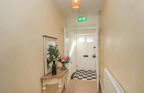 Monmouth House | The Hame