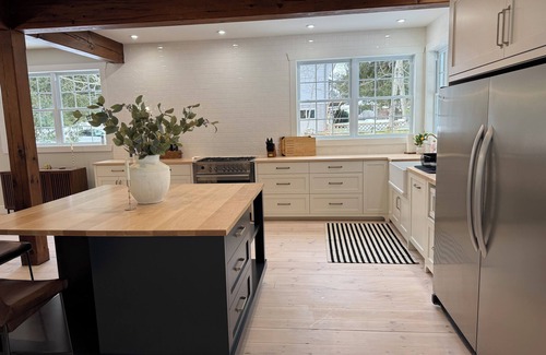 Southampton House | The Hampton House. Newly renovated cozy home by the lake.
