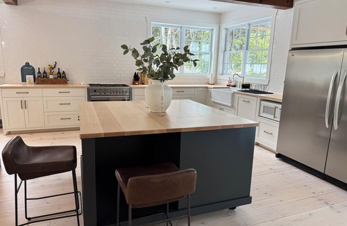 Southampton House | The Hampton House. Newly renovated cozy home by the lake.