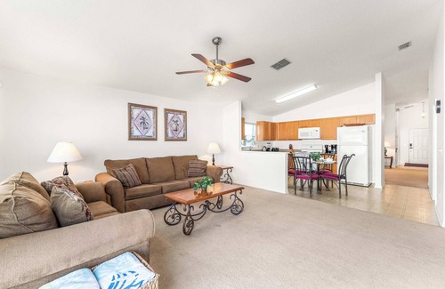 Davenport House | The Hampton Lakes Villa – 11ppl